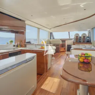 ELIZABETH - Image 18