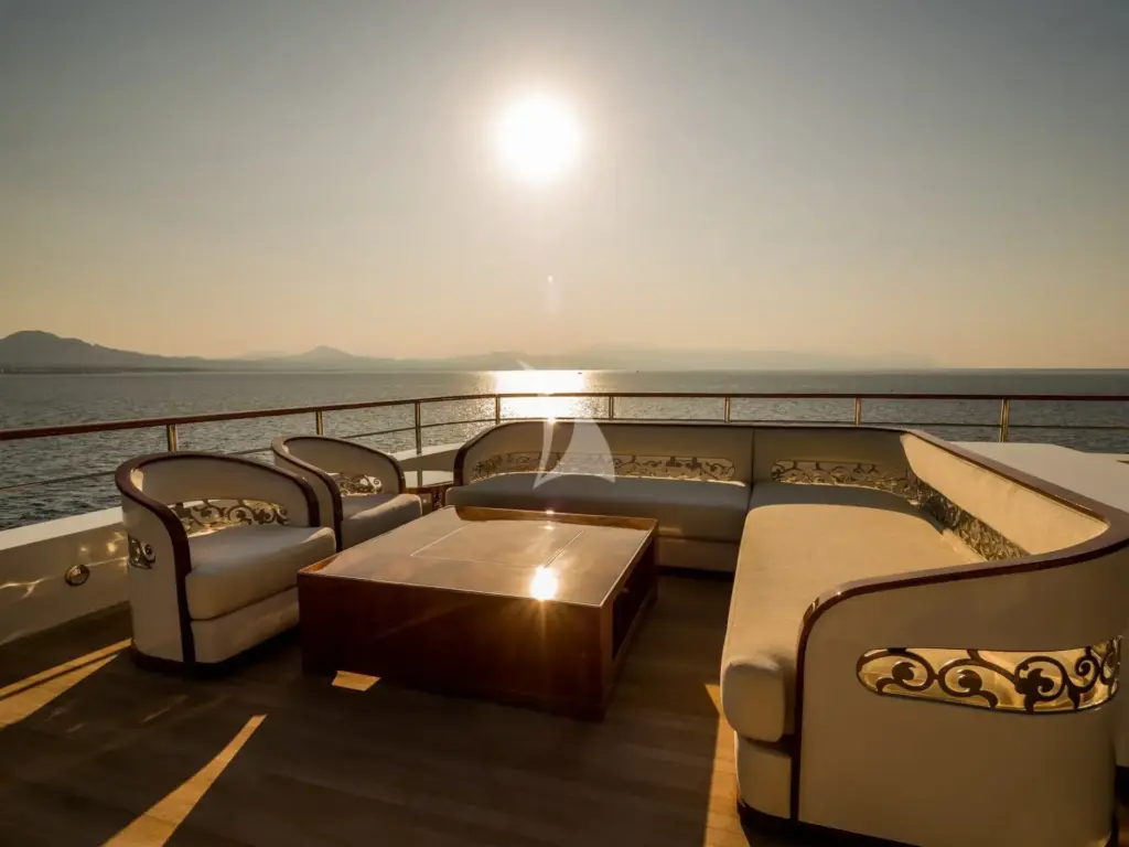 ELEMENTS - Upper deck aft seating