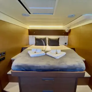 Queen guest cabin