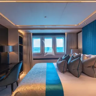 Lower deck double cabin