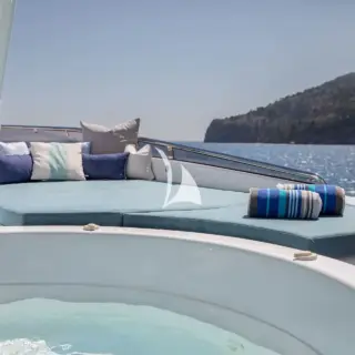 Jacuzzi on Flybridge
