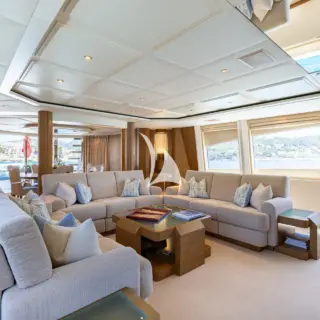 Main Deck salon