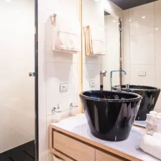 FAST & FURIOUS - VIP Bathroom