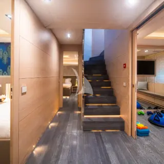 FAST & FURIOUS - Lower Guest Corridor