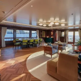 main salon