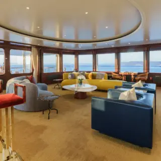 Bridge deck salon and bar