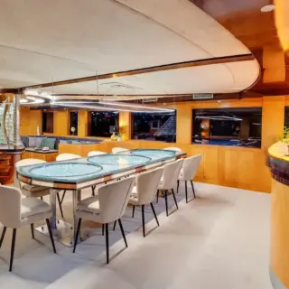 Salon dining area