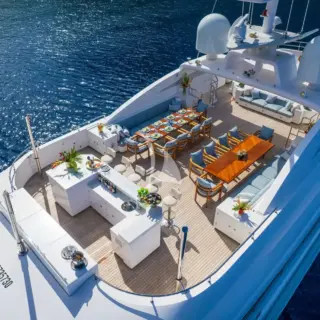 Overview Sun deck