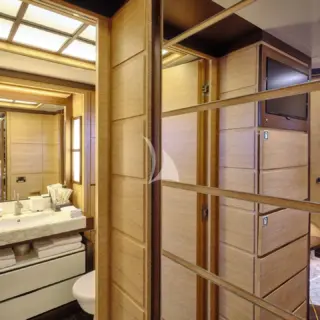 VIP Cabin En suite facilities
