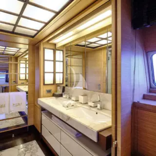 Master Cabin En suite facilities