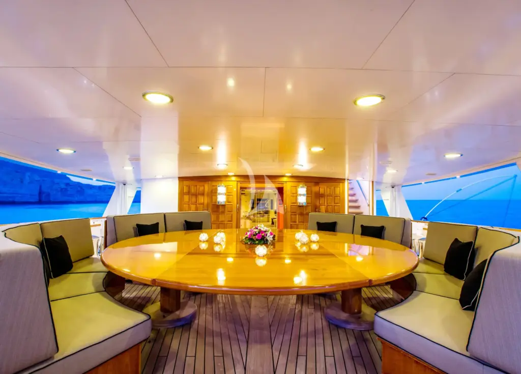ESMERALDA - Main deck aft dining area