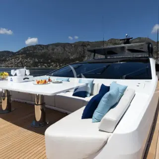 Bow seating
