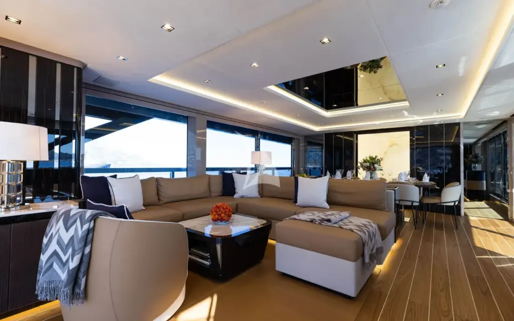 ARTEMIS - Main Salon