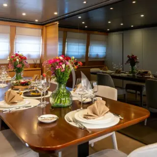 LOANA - Main deck dining