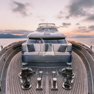 Bow deck seating area
