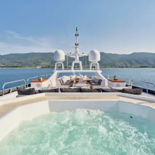 Jacuzzi sundeck