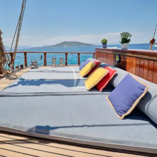 MYRA - Tanning beds on the deck