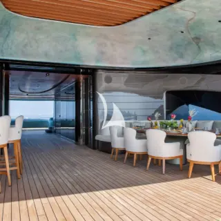 Sundeck dining and bar