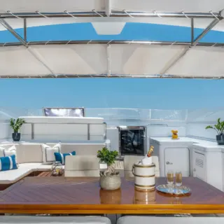 OKTANA - Sundeck shaded dining