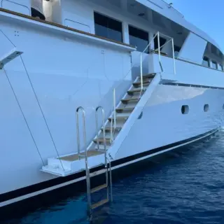 OKTANA - Swimming access on both sides 