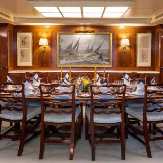 Dining salon