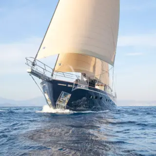 Miti One sailing front view