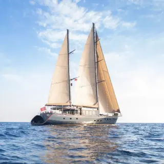 Miti One sailing side view