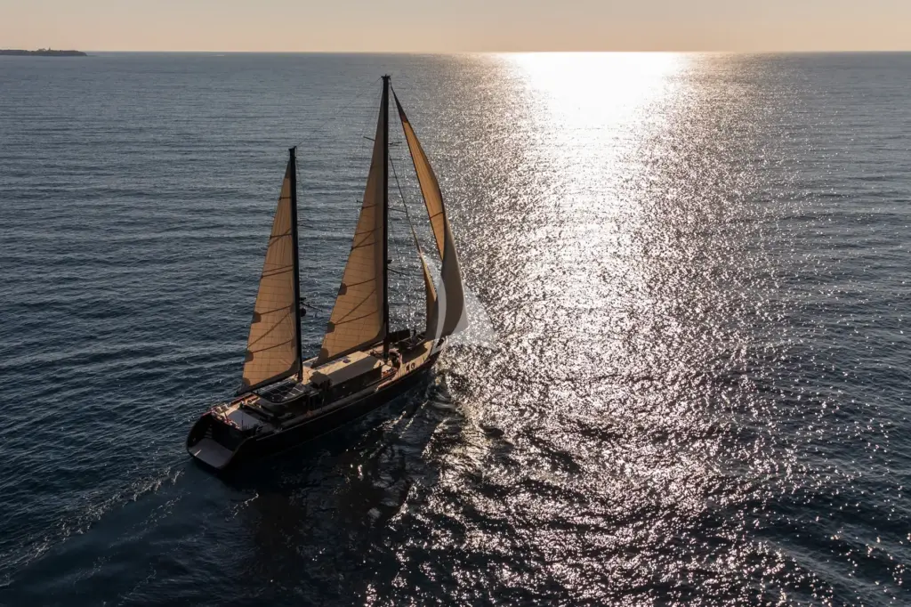 Miti One under sails