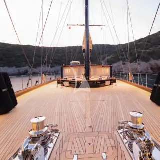 Miti One fore deck