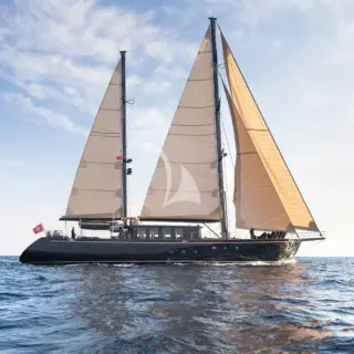 Miti One sailing side view