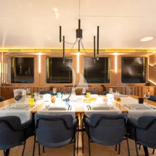 Miti One dining table