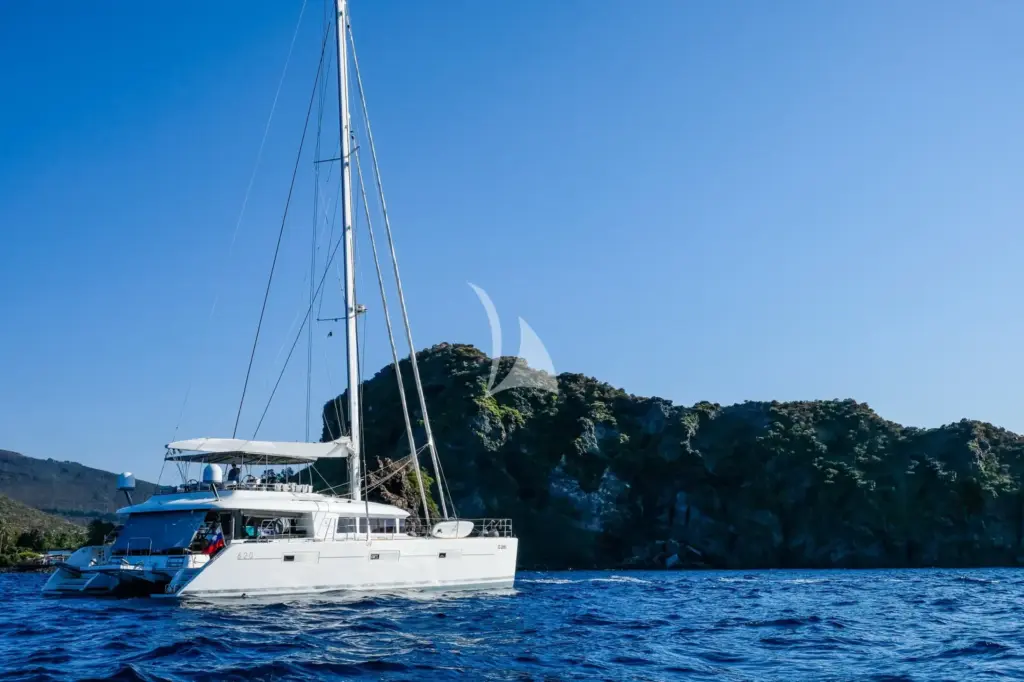 BLUE DESTINY - Starboard side