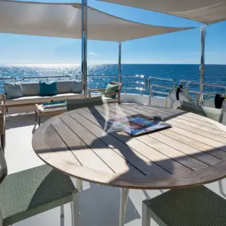 Sun deck al fresco dining