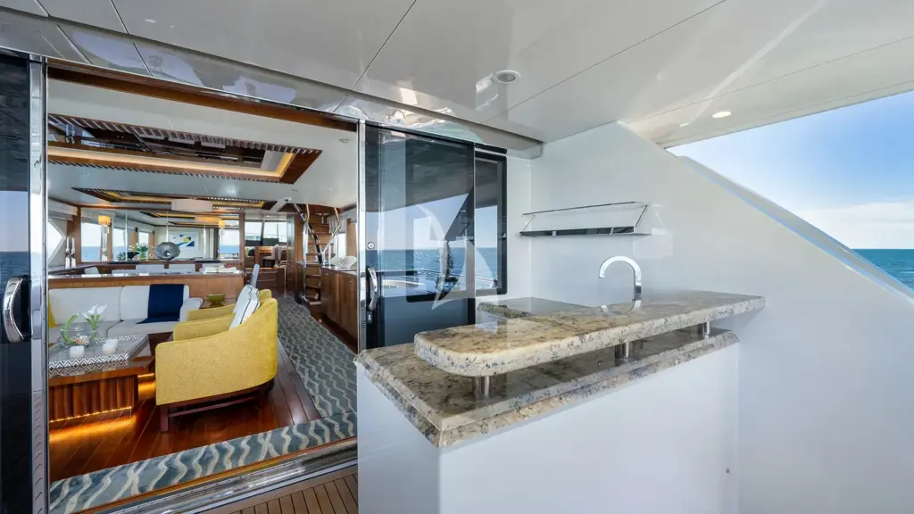 SEA N SEA - Main deck aft bar