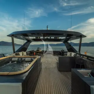 Sun Deck - Jacuzzi