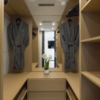 Owner's cabin - Walk-in Closet