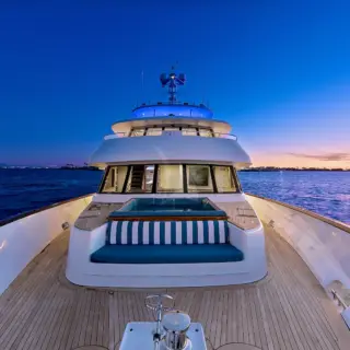 Bow / Jacuzzi