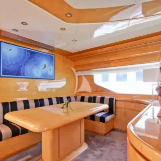 Formal dining zone