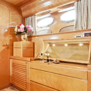 Master Cabins' Toiletta