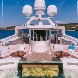 Jacuzzi Sundeck