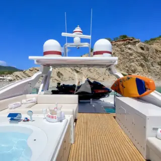 GEMINIS - Flybridge with jacuzzi