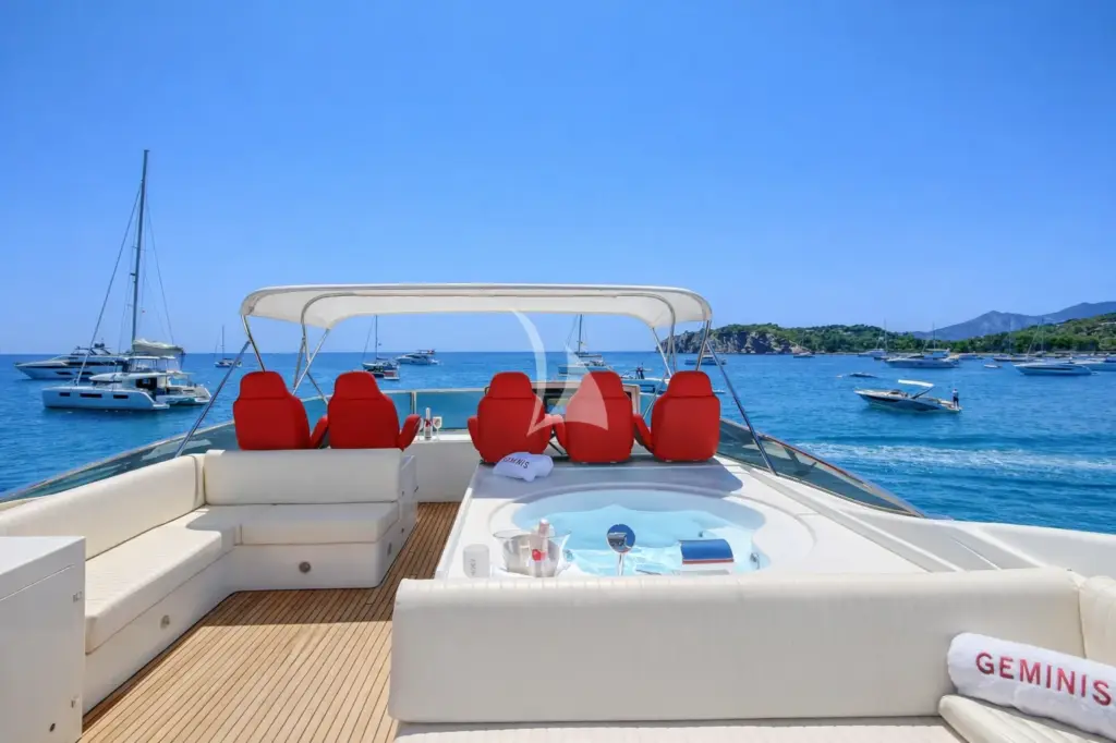 GEMINIS - Flybridge with jacuzzi
