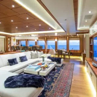 Owner's Deck Salon