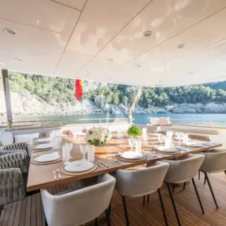 Aft deck, 14 guests capacity table