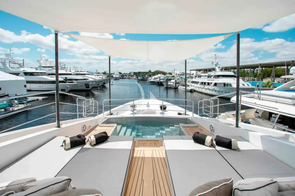 EMINA - Forward Deck