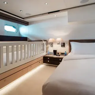 Guest Stateroom Twin (with guardrail)
