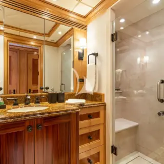 Double Stateroom en-suite bath