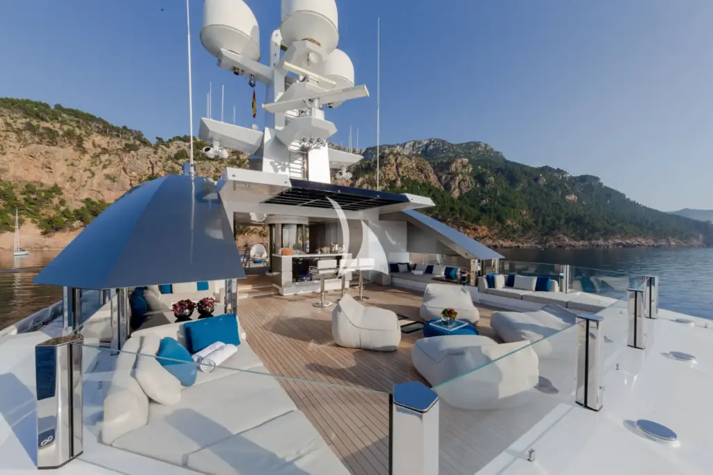 STELLA MARIS - Sun deck Front View