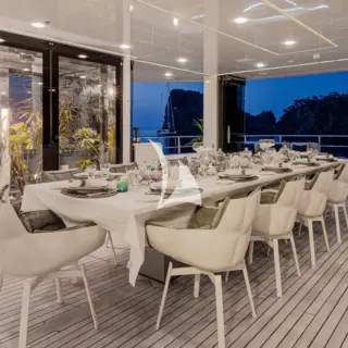 Upper Deck Dining