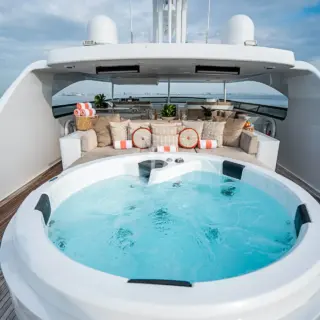 Flybridge Jacuzzi